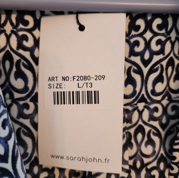 NWT Sarah John Navy and White Print blouse. Size L. Beautiful button up. - Picture 5 of 7